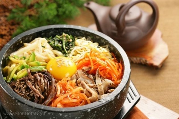Cơm trộn Bibimbap - món ăn truyền thống của Hàn Quốc